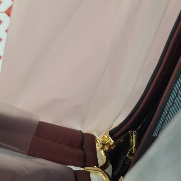 Kuoy Handbag - Picture 4 of 7